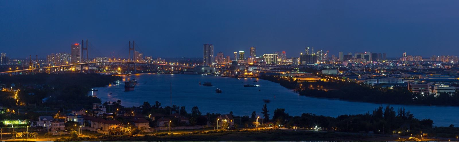 Hướng Đông Nam - View sông Sài Gòn & cầu Phú Mỹ
